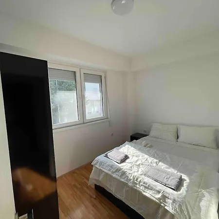 Two Bedroom In Center Apartment *