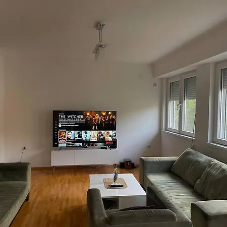 Two Bedroom In Center Apartment *