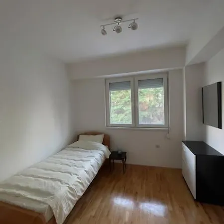 Two Bedroom In Center Apartment *