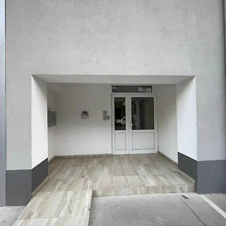 Two Bedroom In Center Apartment